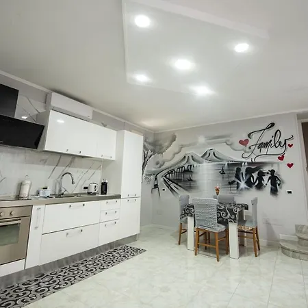 Apartment Materdei Metro Naples
