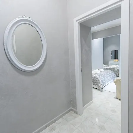 Materdei Metro Apartment Naples