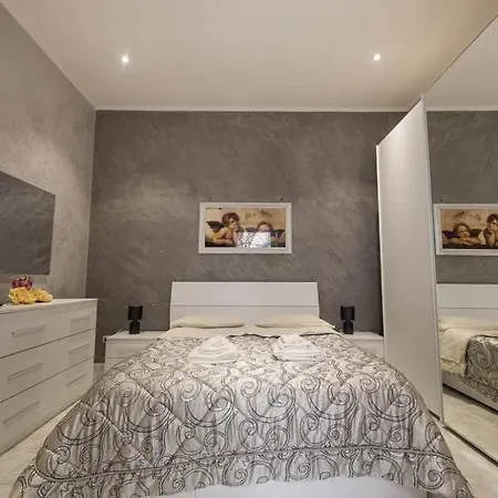 Materdei Metro Apartment Naples